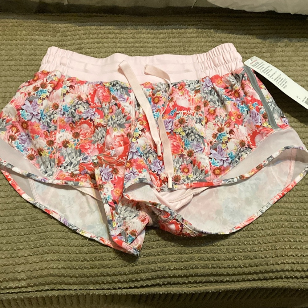 Lululemon hottie hot short